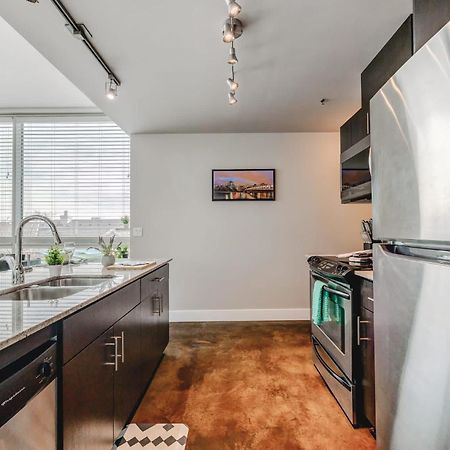 Upscale 2Br Condo - King Bed - Stunning Views คาลการี ภายนอก รูปภาพ