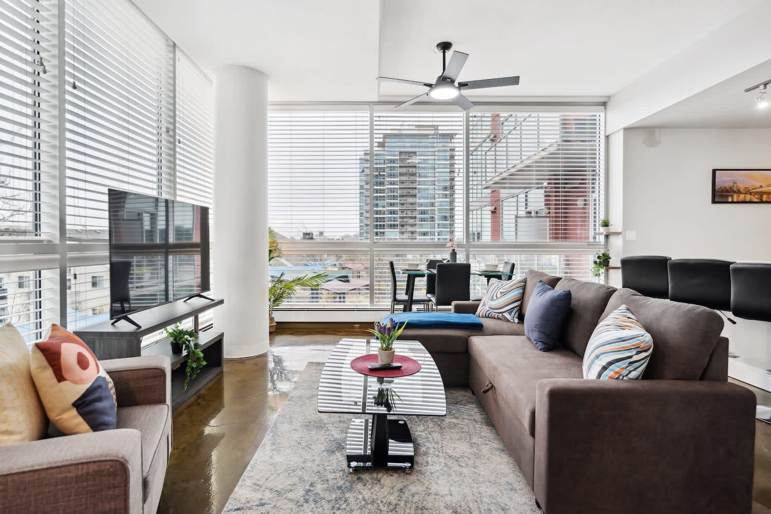 Upscale 2Br Condo - King Bed - Stunning Views คาลการี ภายนอก รูปภาพ