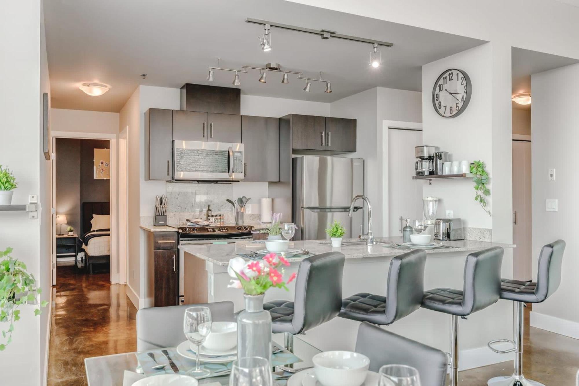 Upscale 2Br Condo - King Bed - Stunning Views คาลการี ภายนอก รูปภาพ