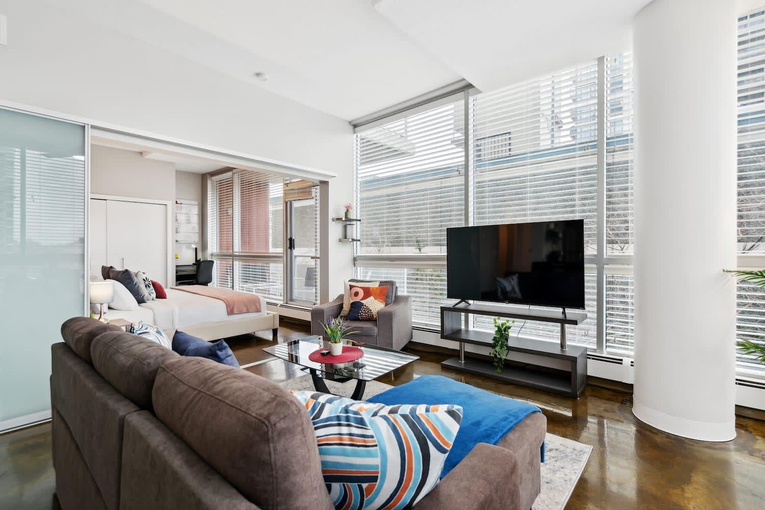 Upscale 2Br Condo - King Bed - Stunning Views คาลการี ภายนอก รูปภาพ