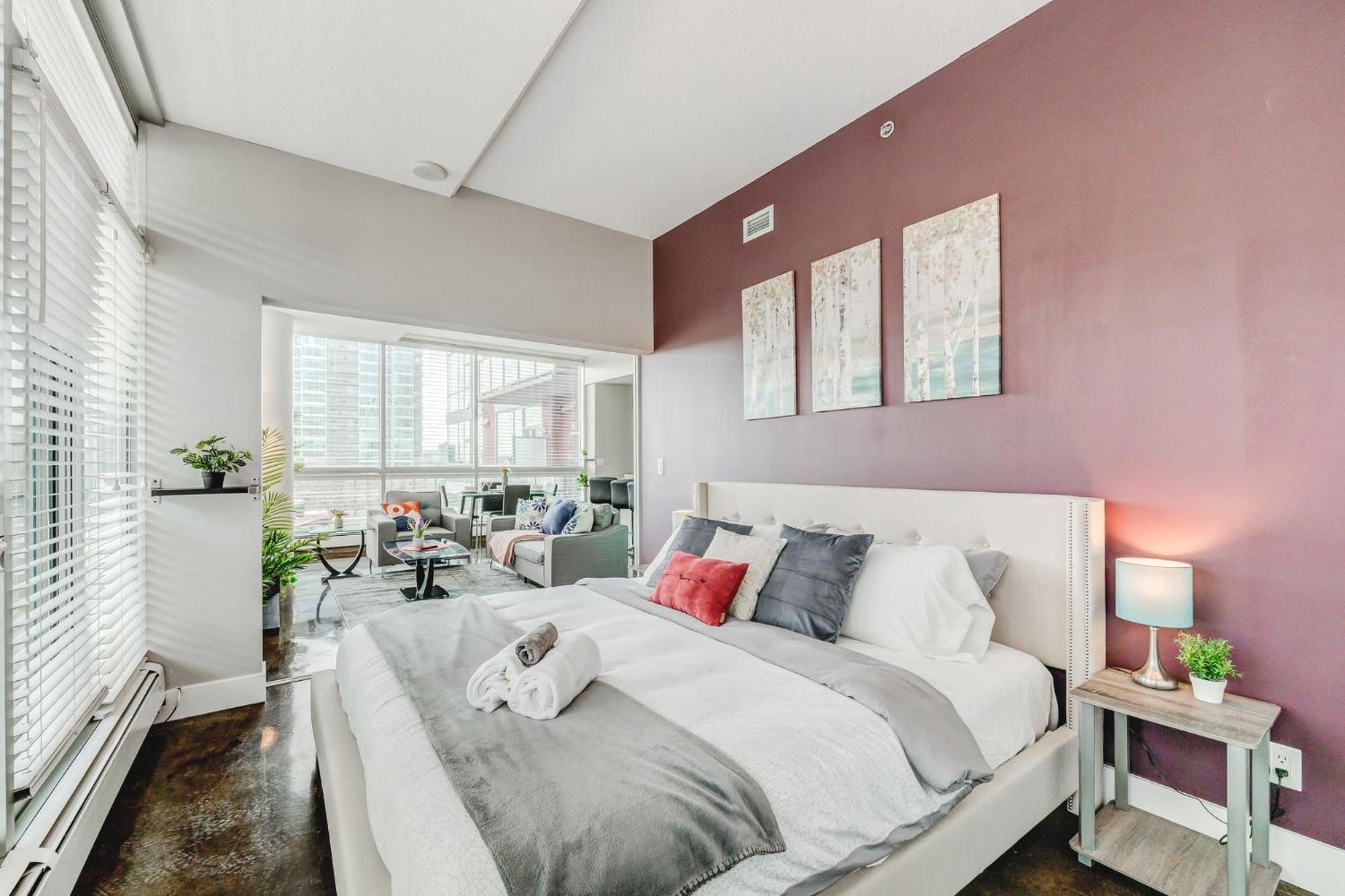 Upscale 2Br Condo - King Bed - Stunning Views คาลการี ภายนอก รูปภาพ