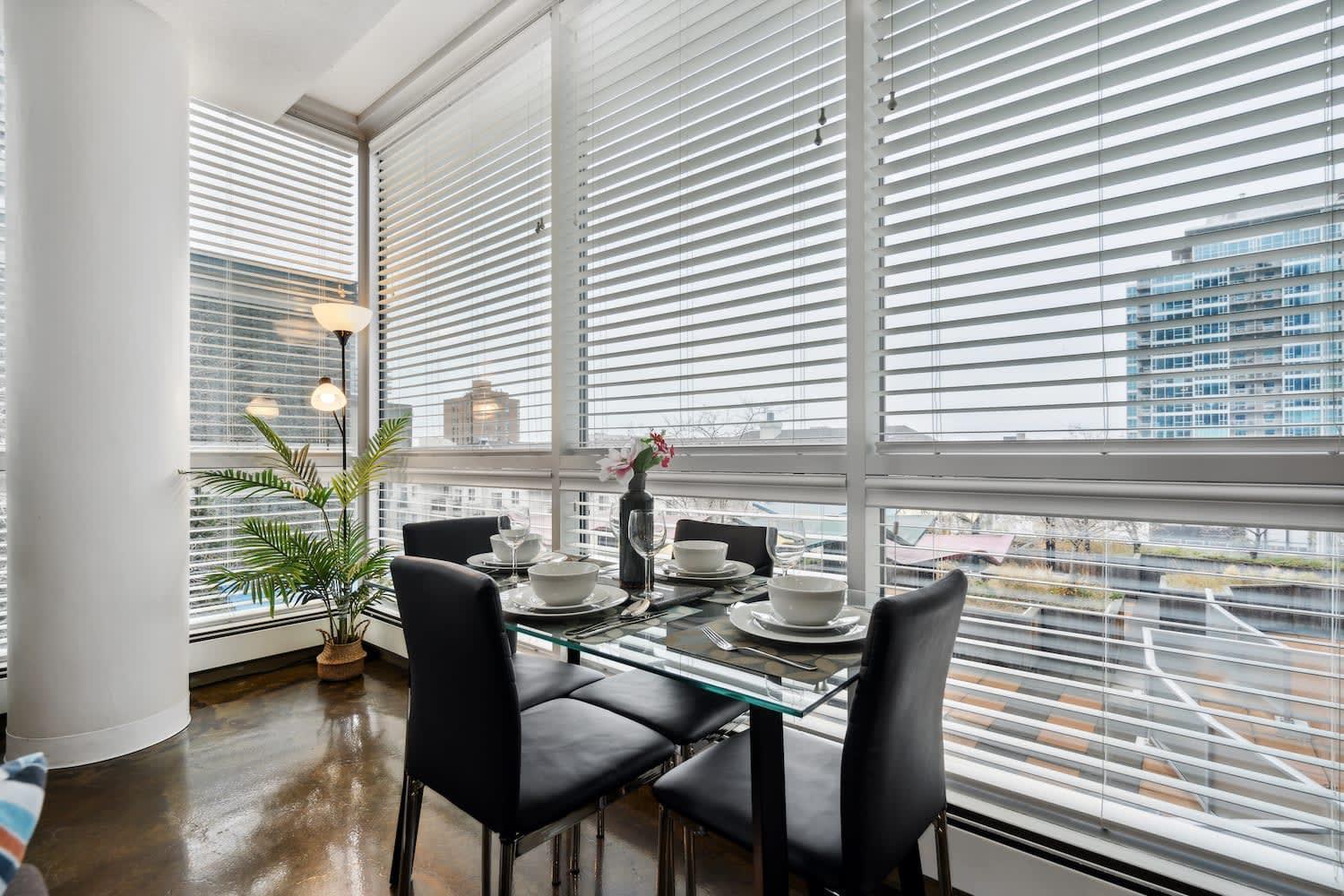 Upscale 2Br Condo - King Bed - Stunning Views คาลการี ภายนอก รูปภาพ