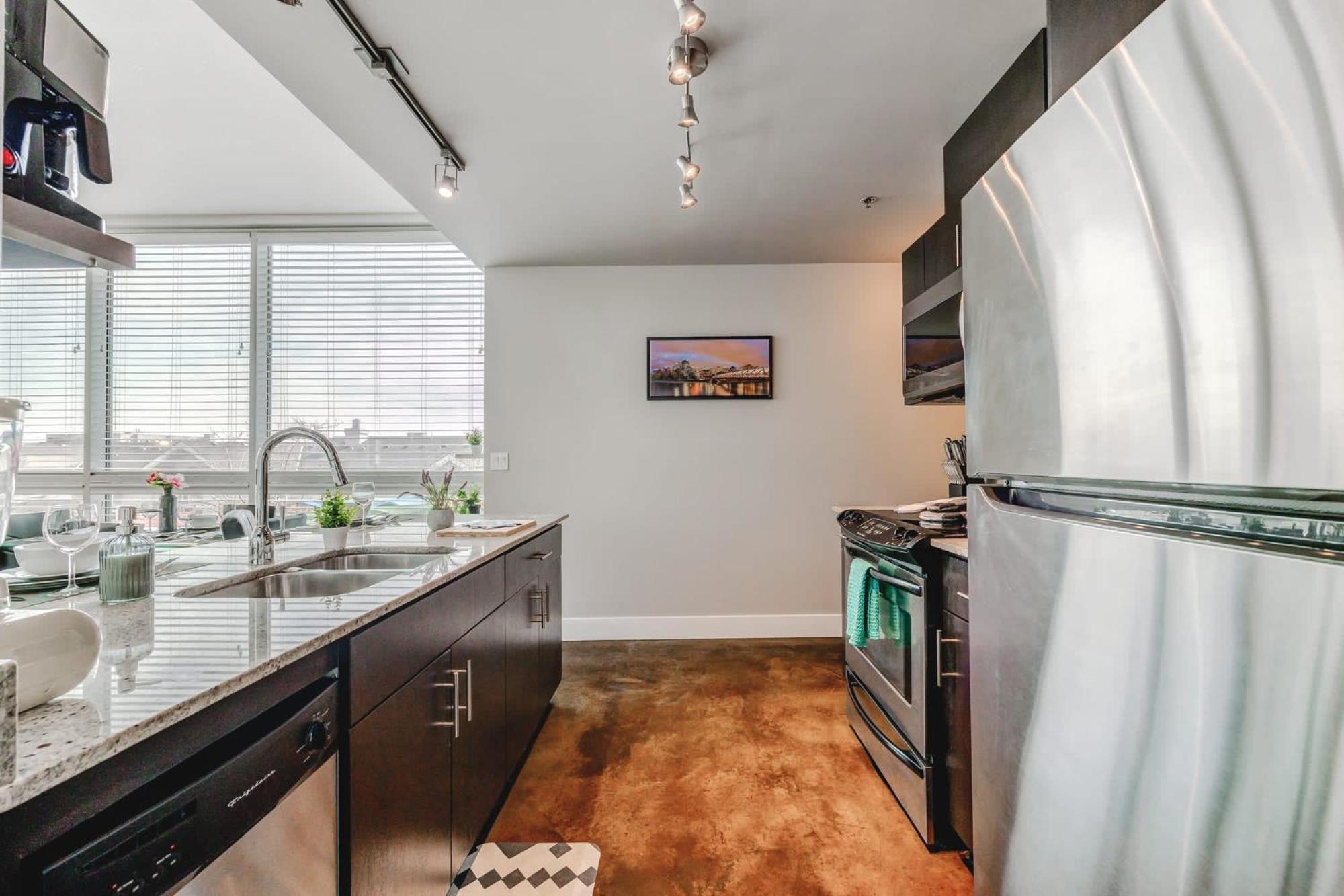 Upscale 2Br Condo - King Bed - Stunning Views คาลการี ภายนอก รูปภาพ