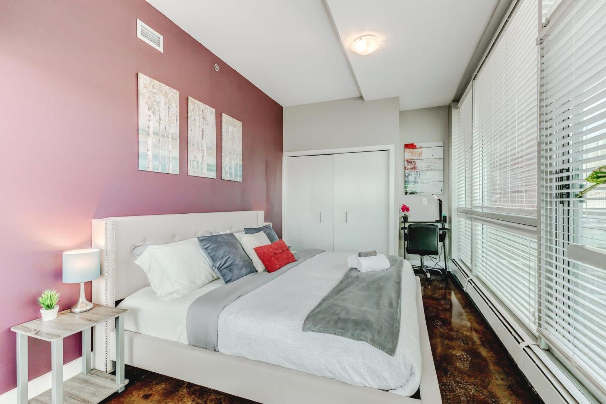 Upscale 2Br Condo - King Bed - Stunning Views คาลการี ภายนอก รูปภาพ